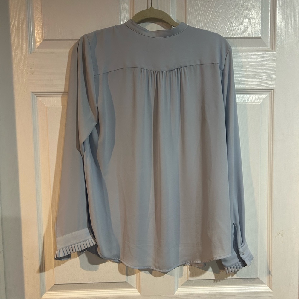LOFT Women’s Baby blue Button Up long sleeve shirt - Picture 4 of 5